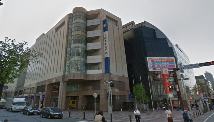 岩田屋本店前
